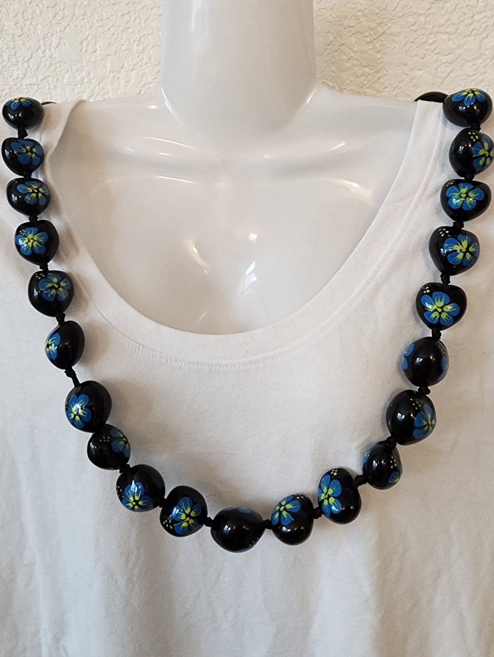 Hawaiian Kukui Nut Black Floral Lei